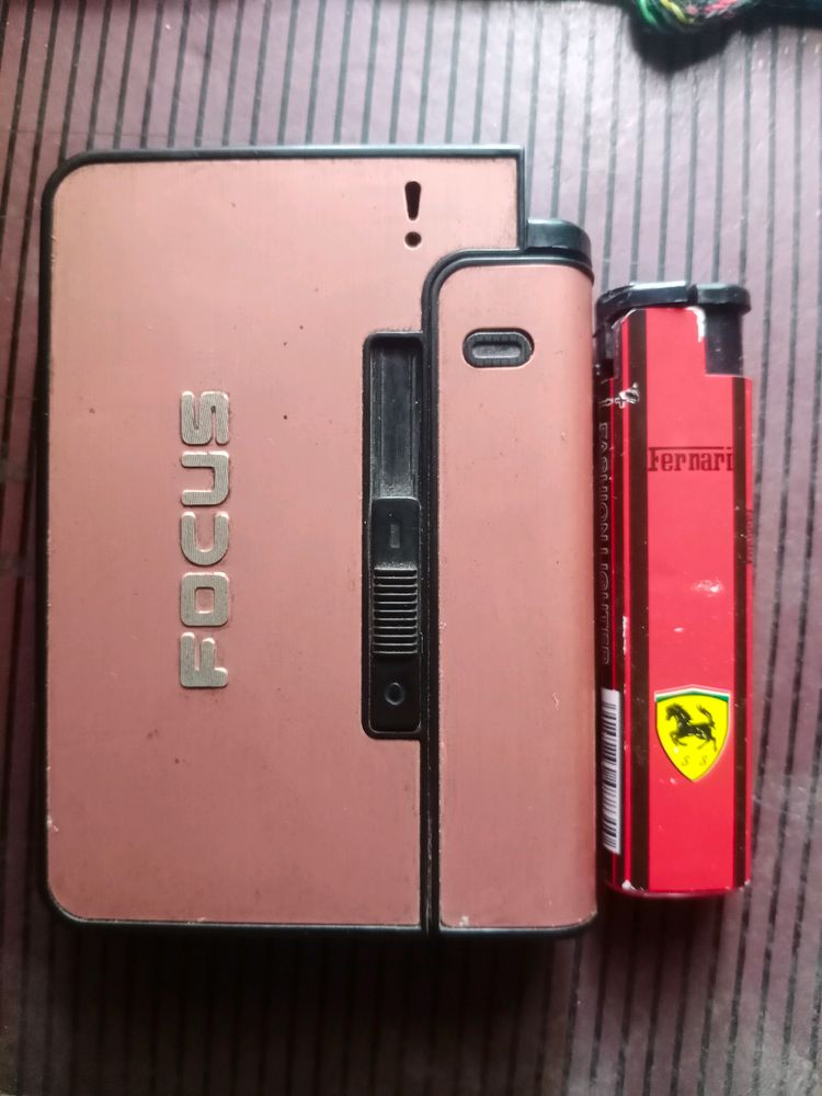 Cigarette Holder With Refillable Lighter