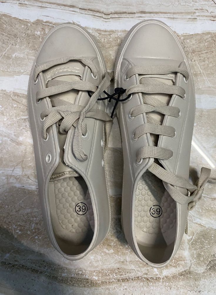 🔥 Brand New Stylish Beige Sneakers | Size 39