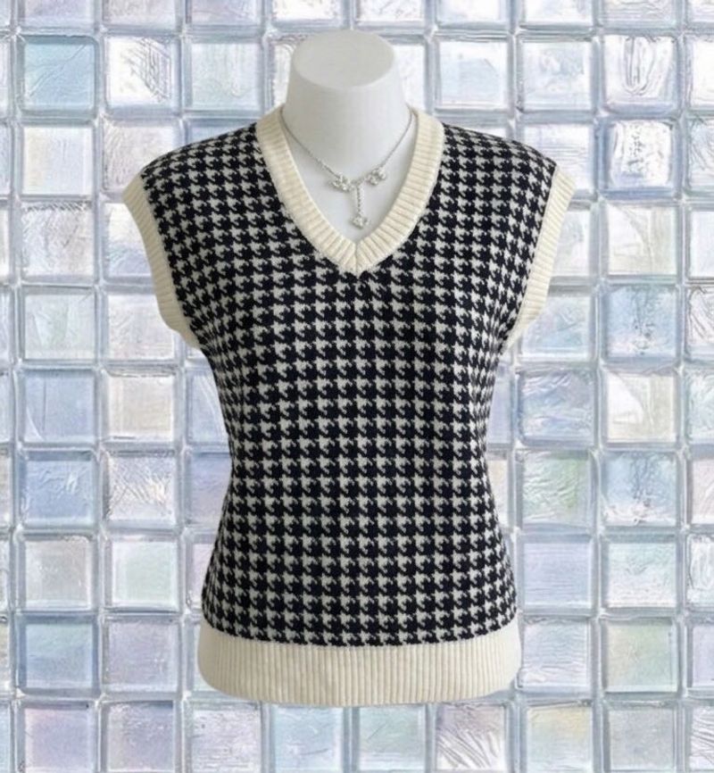 Houndstooth Knit Sweater Vest