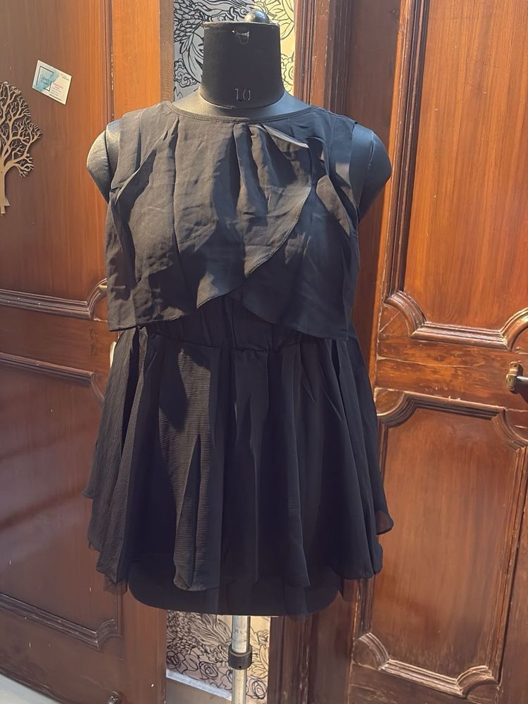 L size Chic Black Ruffle Top