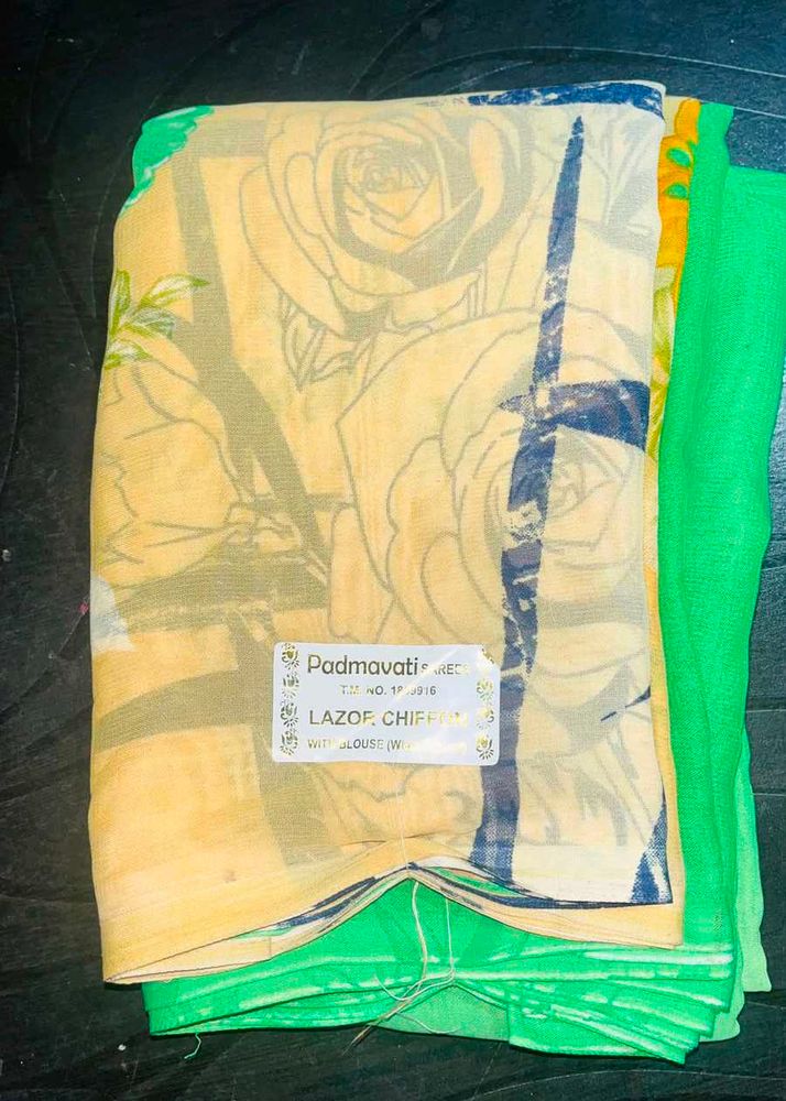 Elegant Chiffon Saree with Floral Print