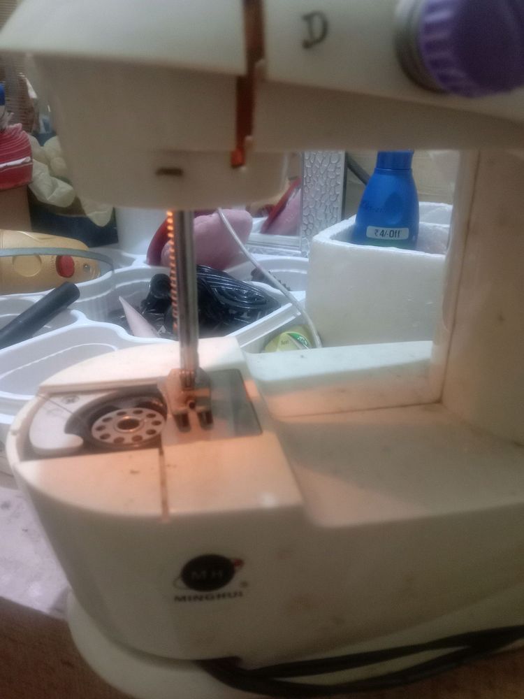 mini sewing machine