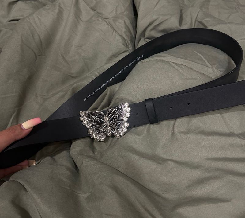 H&amp;M Divided Black Butterfly Buckle Belt