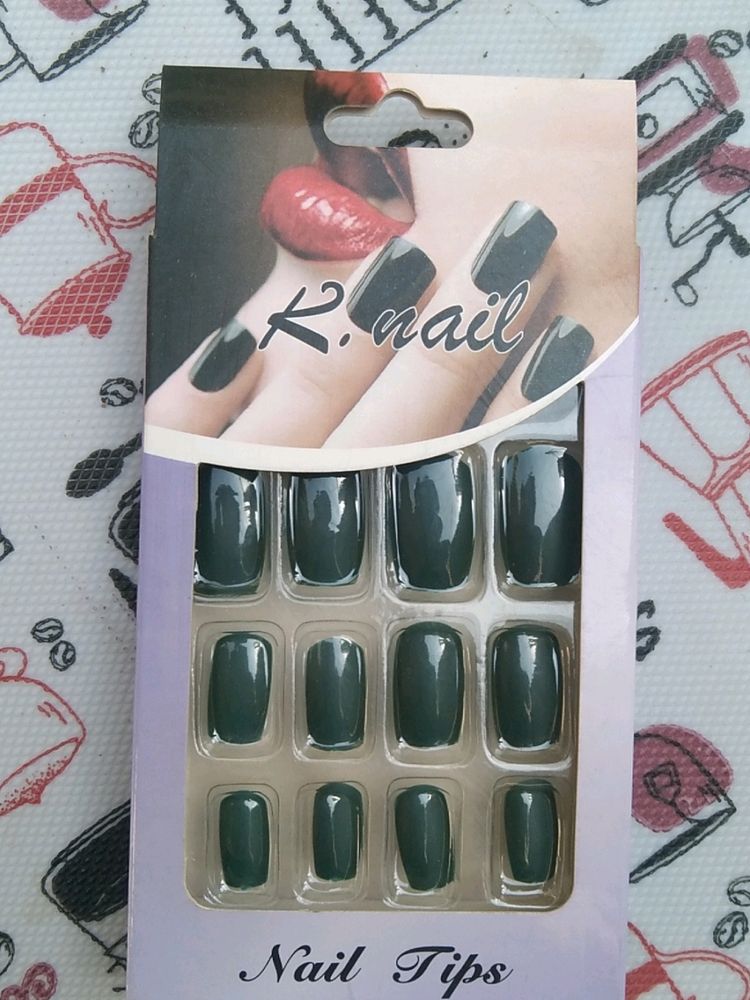 12 Nails With Glue
