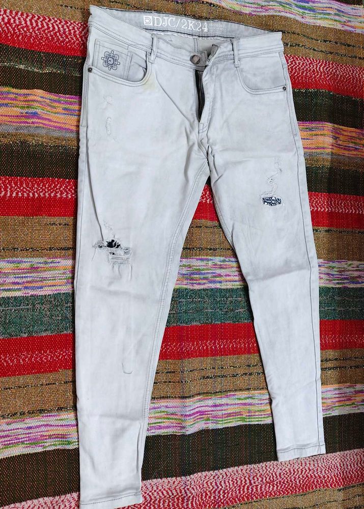 Light Wash Ripped Jeans
