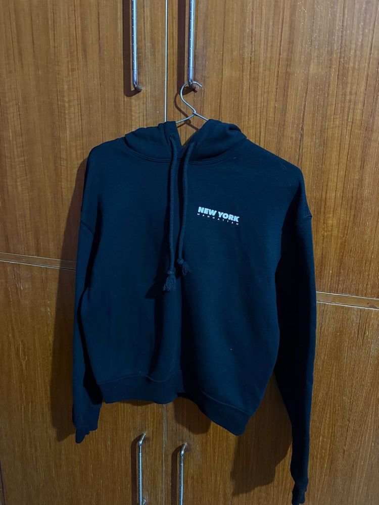 Black "New York" Cropped Hoodie