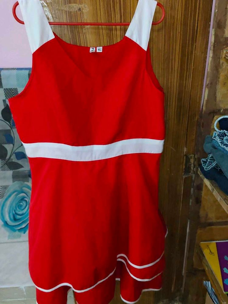 Chic Red &amp; White Sleeveless Dress