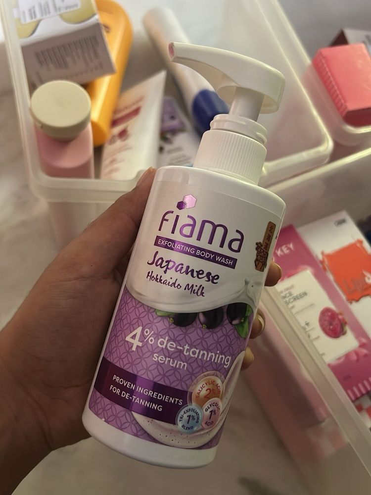 Fiama Exfoliating Body Wash