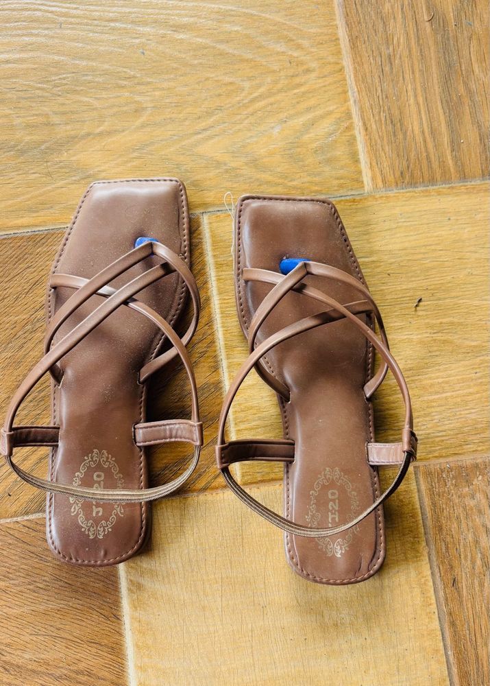 Brown strappy flat sandals