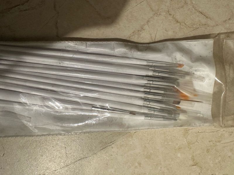 Fine Detail Paint Brush Set and tray for prof.