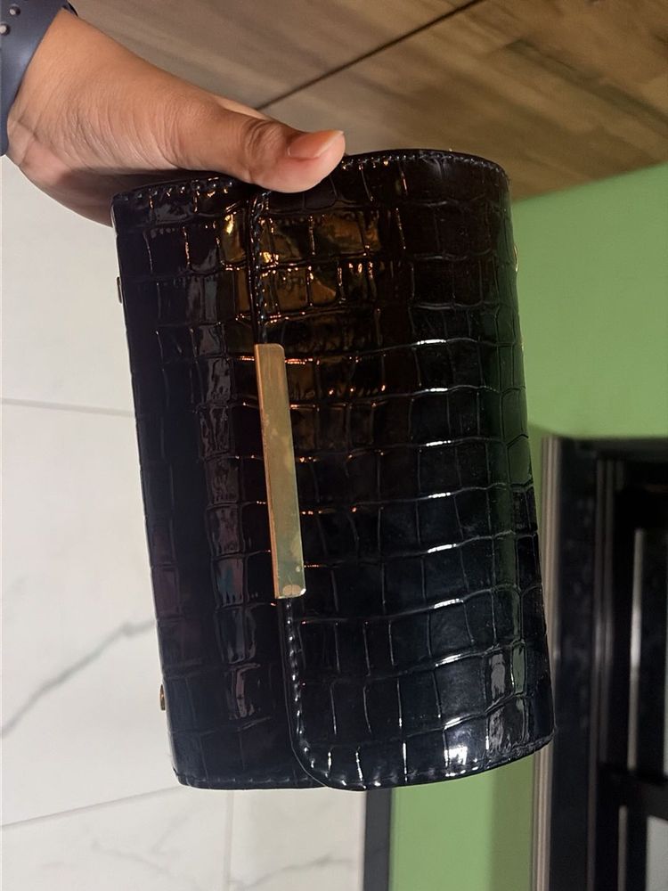Chic Black Croc Embossed Clutch Bag