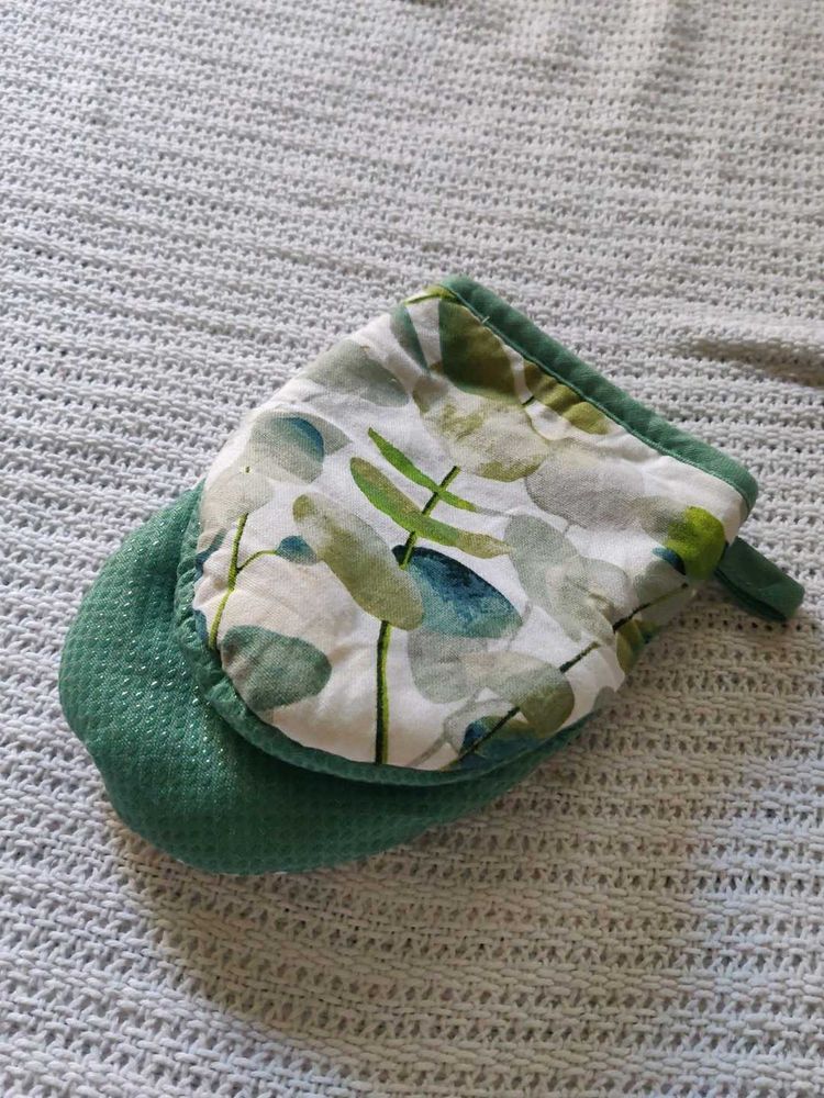 Stylish Oven Mitt