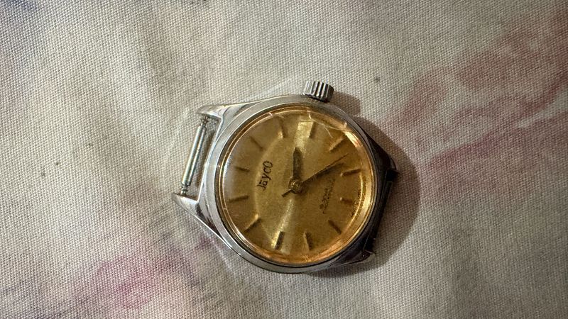 Vintage Jayco Ladies Watch only glass crack