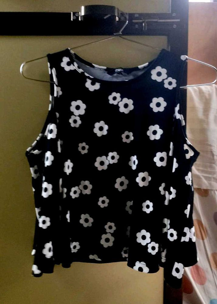Black &amp; White Floral Cold Shoulder Top