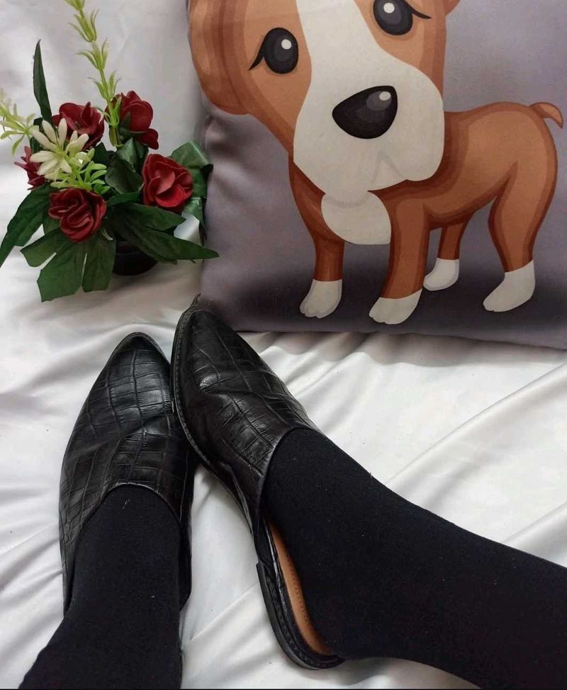 Black Pointed-Toe Mules