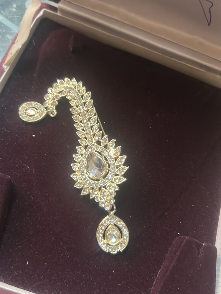 Elegant Paisley Brooch