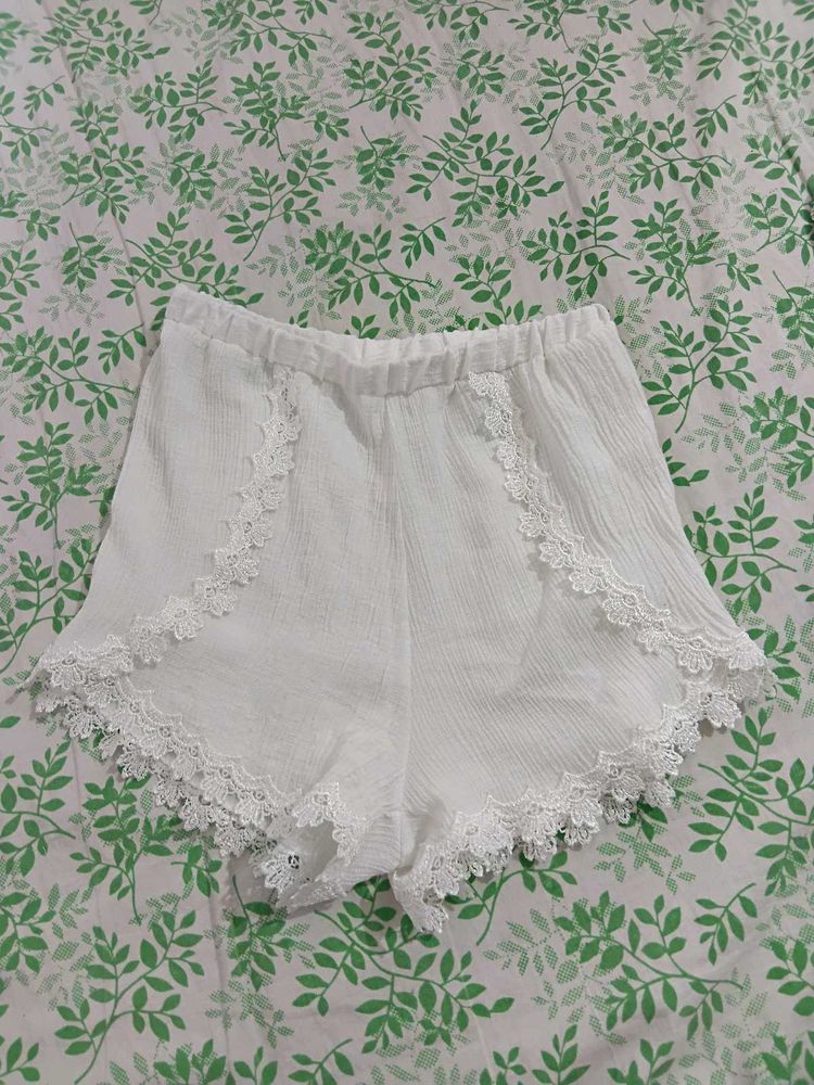 aesthetic white lace shorts