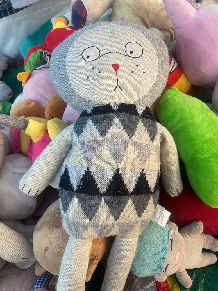 Cute Knit Stuffed Lion Toy