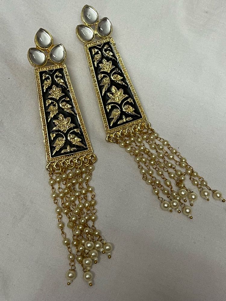 Elegant Black &amp; Gold Dangle Earrings