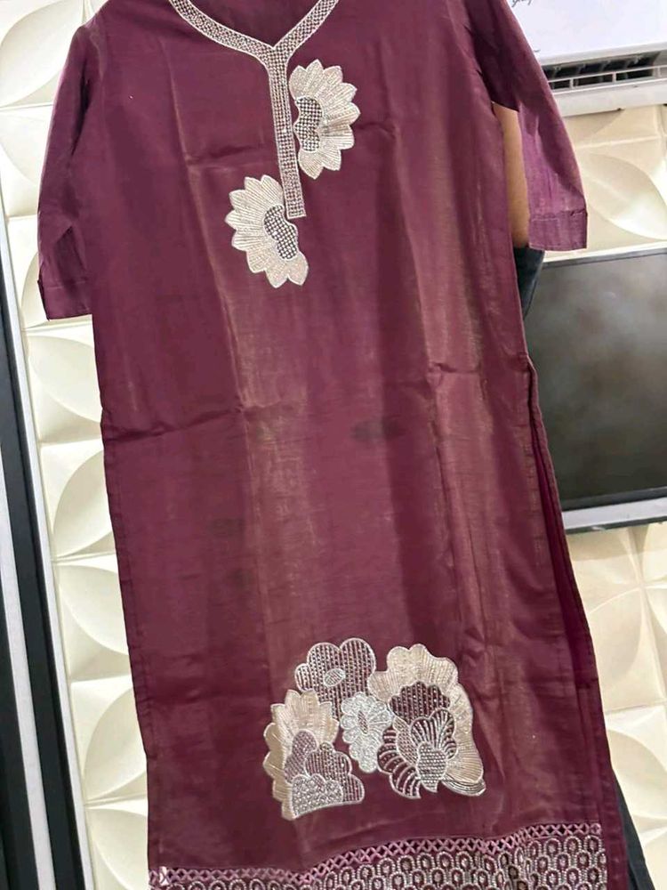 Maroon Kurta Set with Embroidered Floral Accents