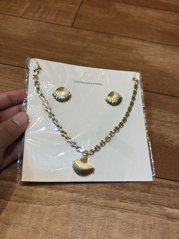 Shell Necklace and Earring Set of H&amp;M
