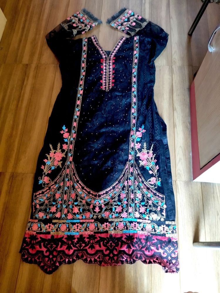 Embroidered Pakistani Salwar Kameez
