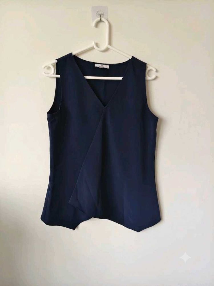 Chic Sleeveless Navy Blue Top