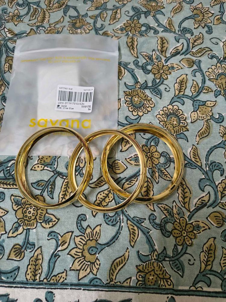 Y2K Gold Bangle Stack