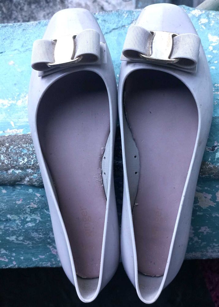 Designer Ballet Flats with Bow Accent