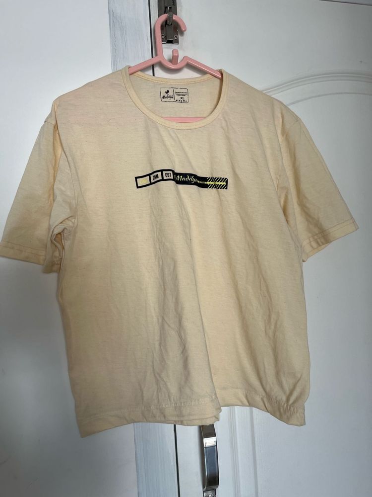 Comfortable Cream Graphic T-Shirt