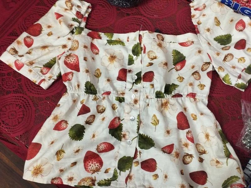 Cute Strawberry Print Puff Sleeve Top