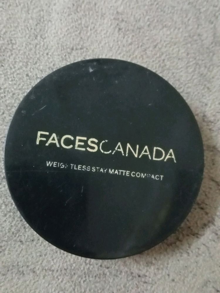Faces Canada Compact Cake