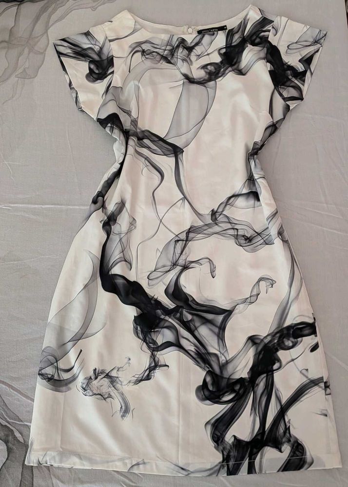 Arrow Marble Print Midi Shift Dress