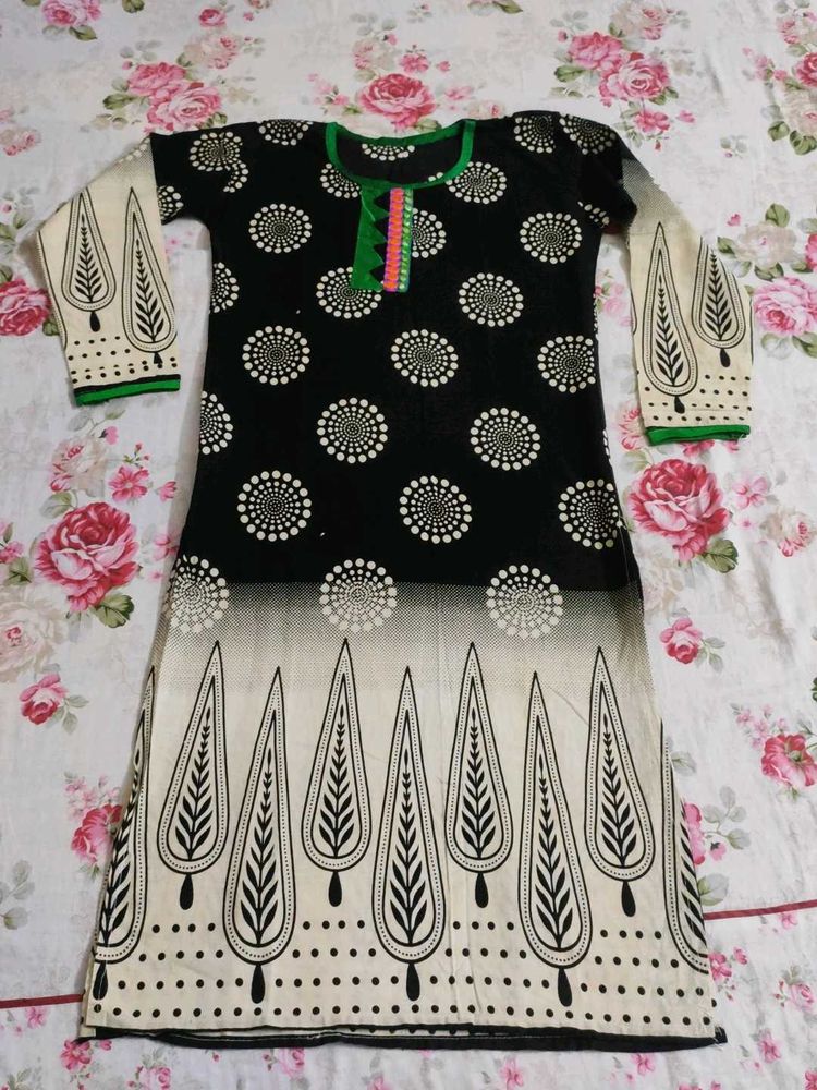 Stylish Black &amp; White Printed Kurta