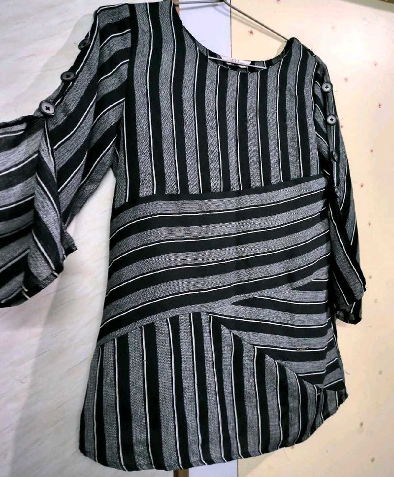 Stylish Striped Top 🖤🎩