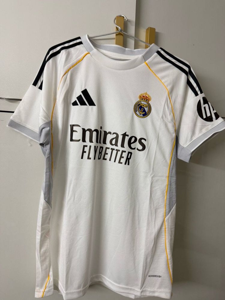 Real Madrid Jersey + shorts