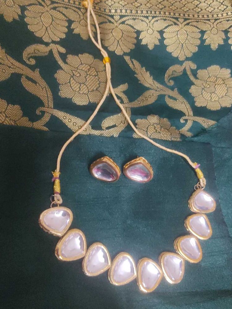 Beautiful Kundan Necklace &amp; Earring Set
