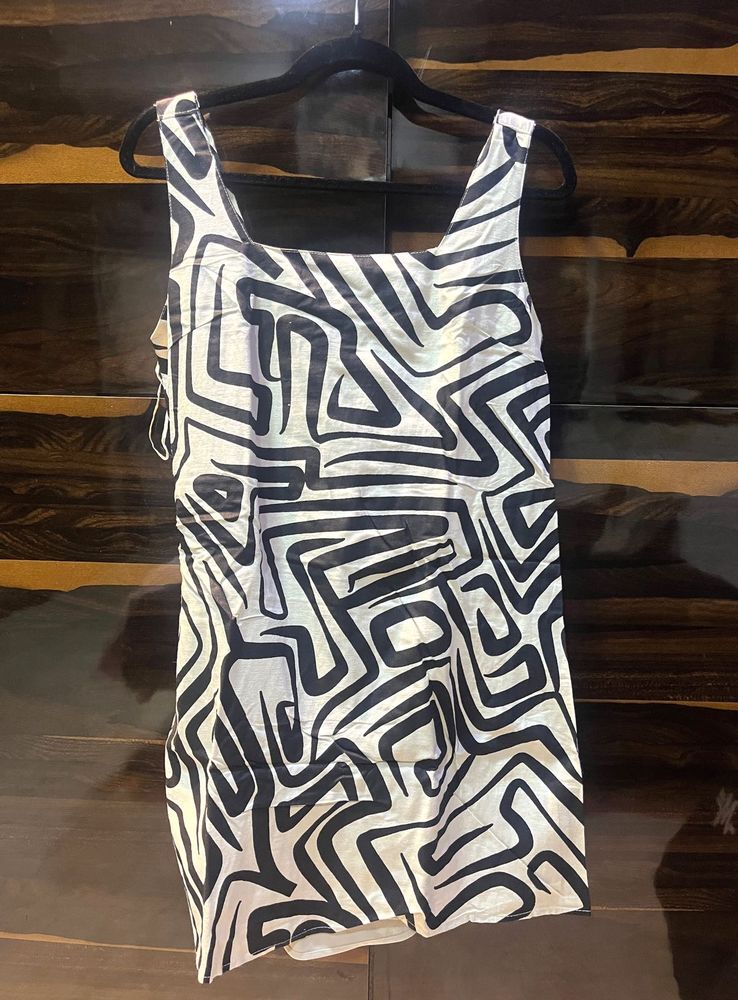 Stylish Black &amp; White Print Mini Dress