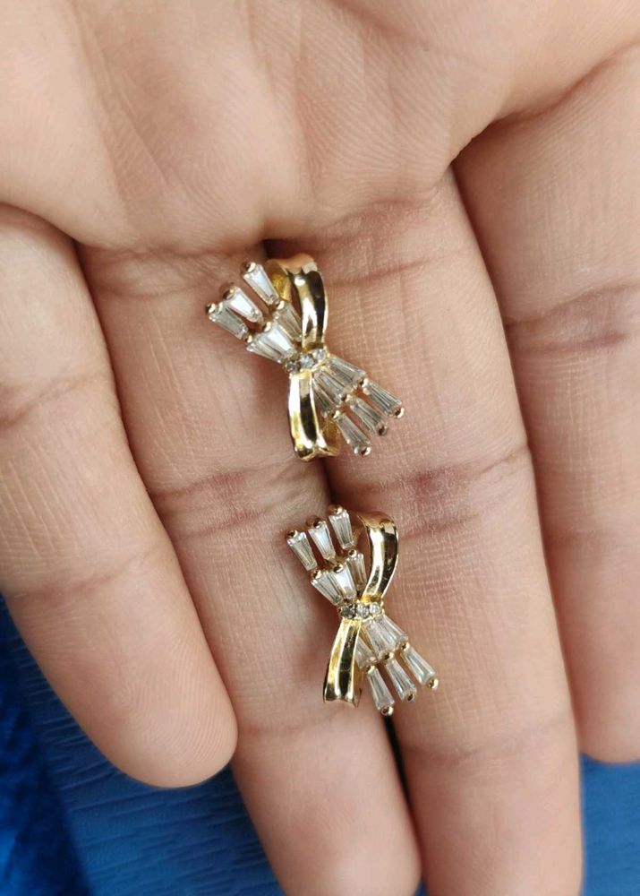 Sparkling Bow diamond Stud Earrings