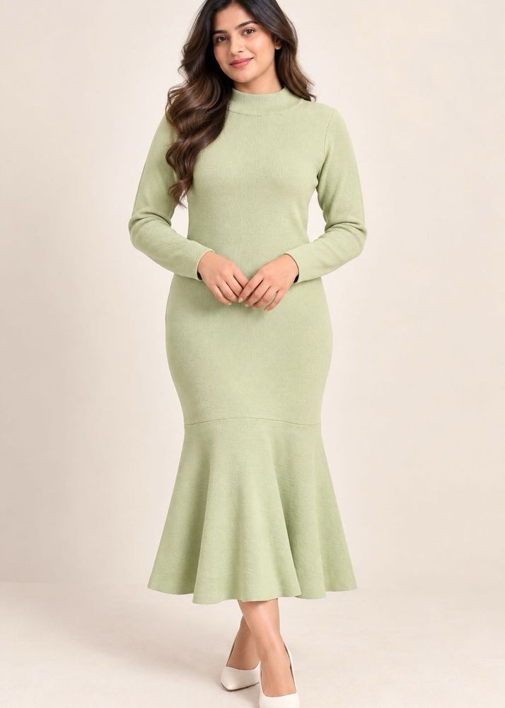 Elegant Green Ribbed Knit Midi Dress
