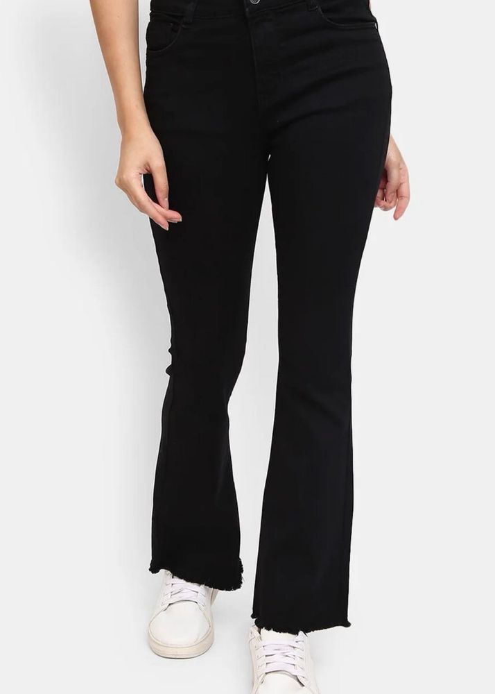 Chic Black Flared Jeans