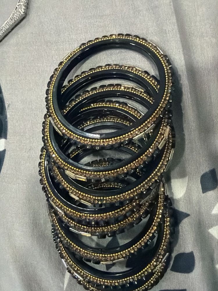 Elegant Black &amp; Gold Bangles