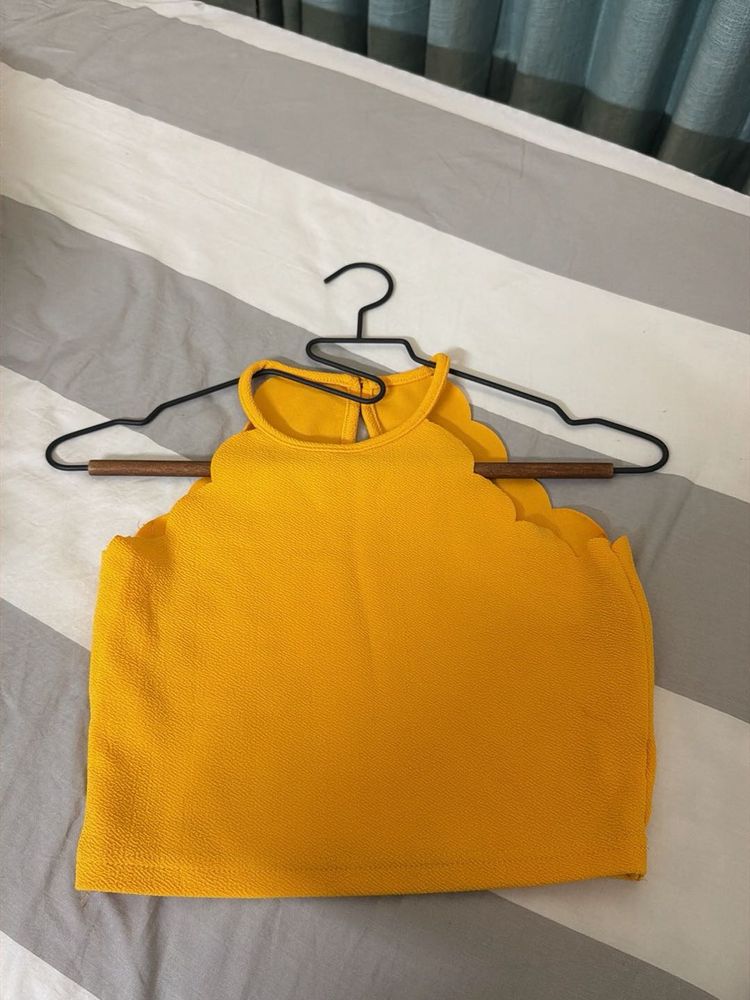 Yellow Scalloped Neck Sleeveless Top