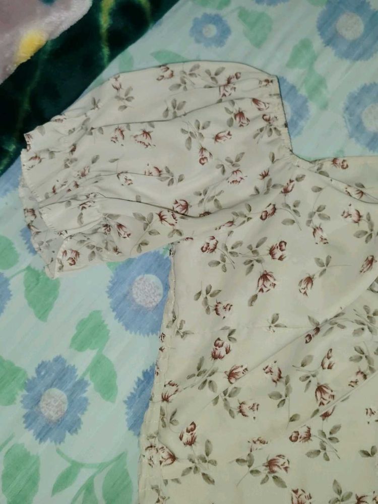 Floral Print Puff Sleeve Top
