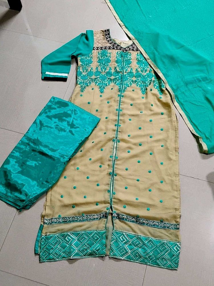Embroidered Salwar Kameez❣️