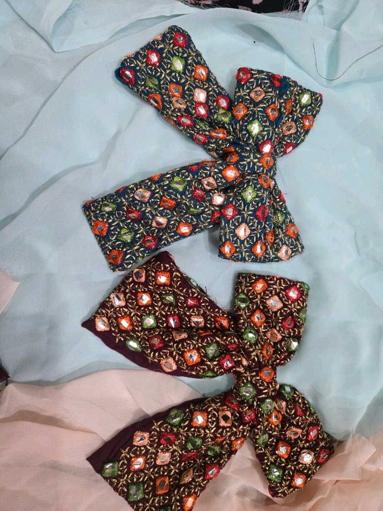 Embroidered Bow clip