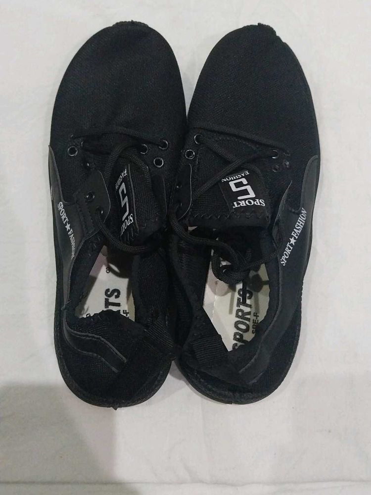 Black Sporty Fashion Sneakers