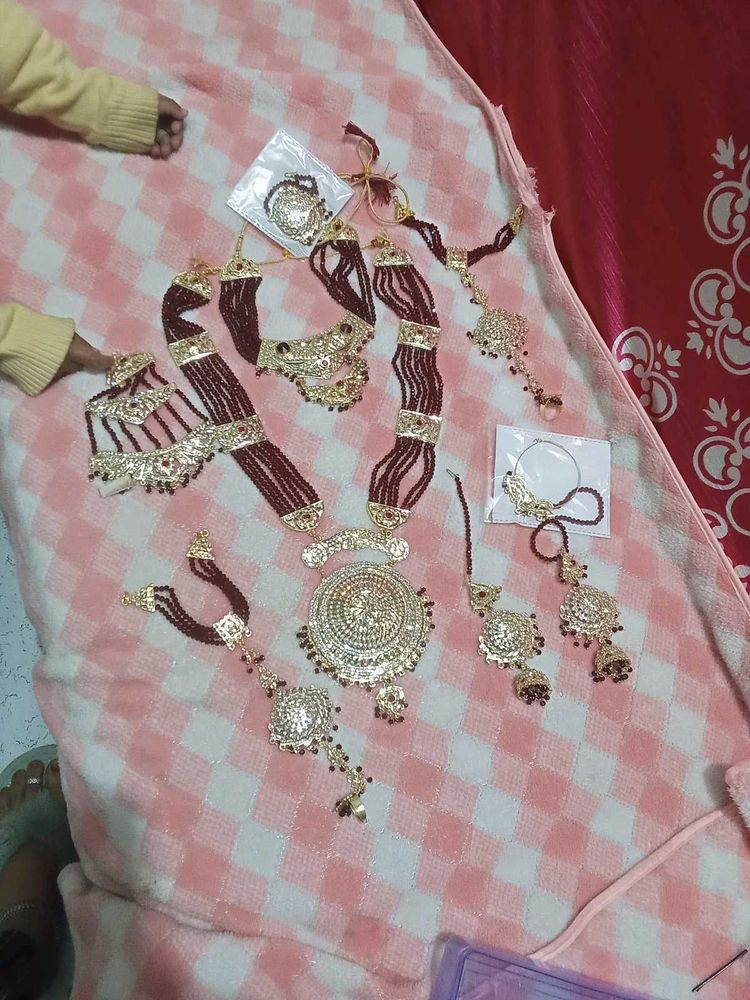 Elegant Maroon &amp; Gold Jewellery Set