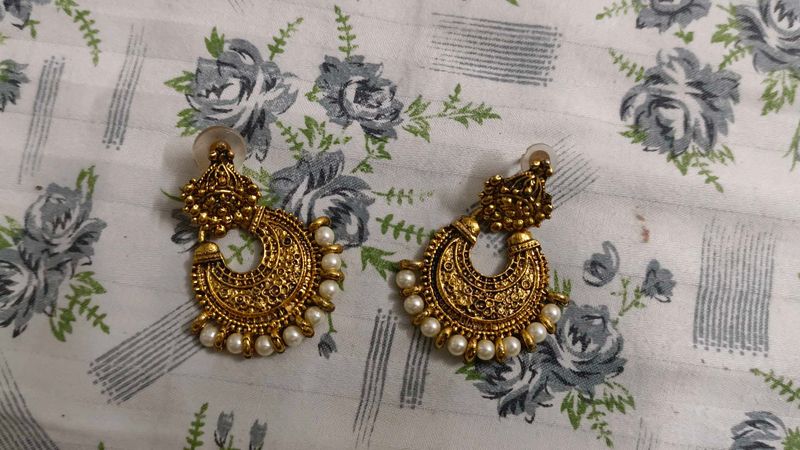 Elegant Gold Jhumka Earrings with Pearls