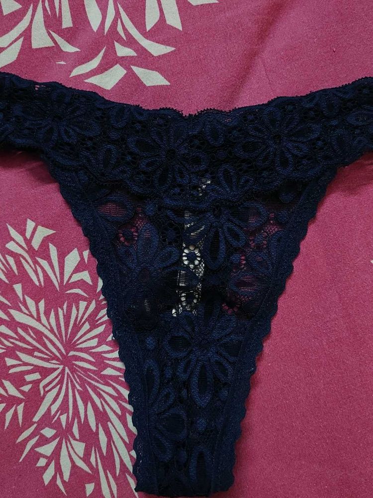 VS Lace Thong - M